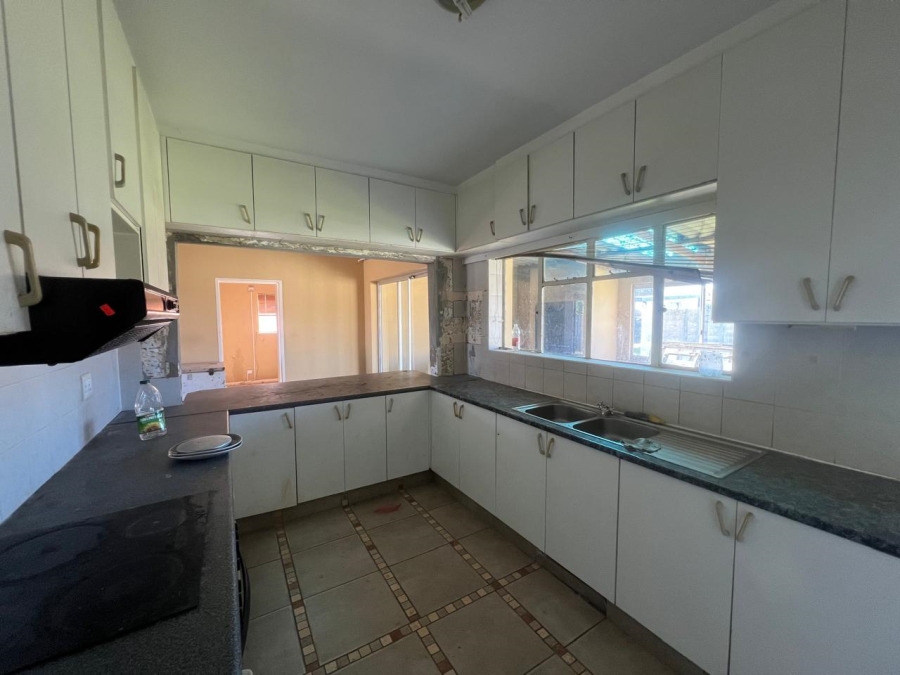 6 Bedroom Property for Sale in Rowallan Park Eastern Cape